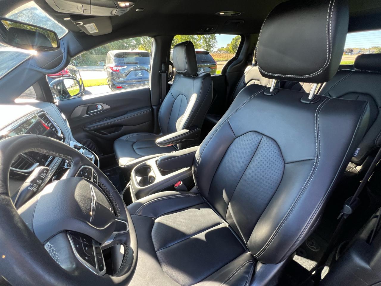 Chrysler Pacifica photo 12