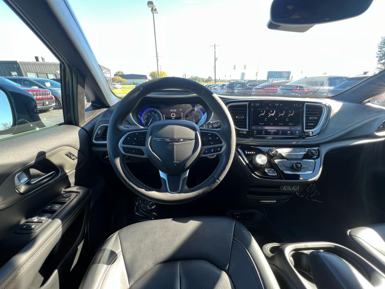 Chrysler Pacifica photo 13