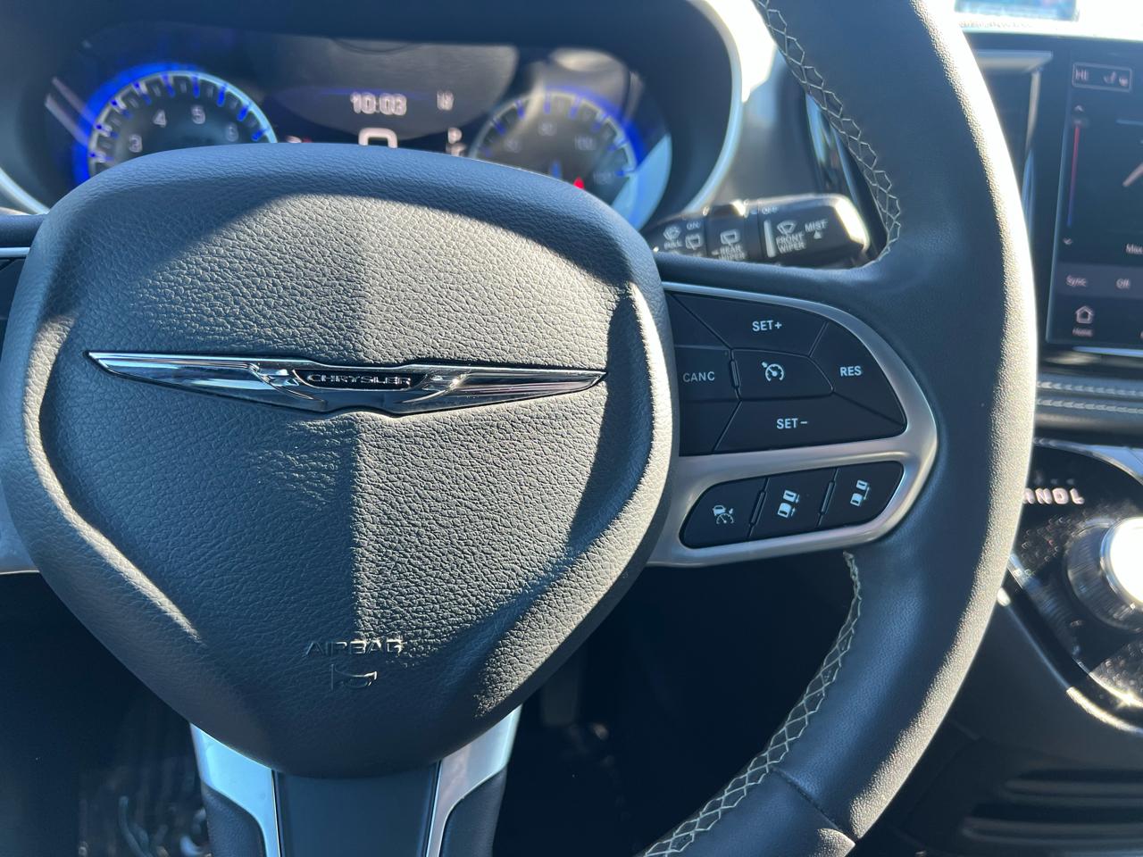 Chrysler Pacifica photo 15