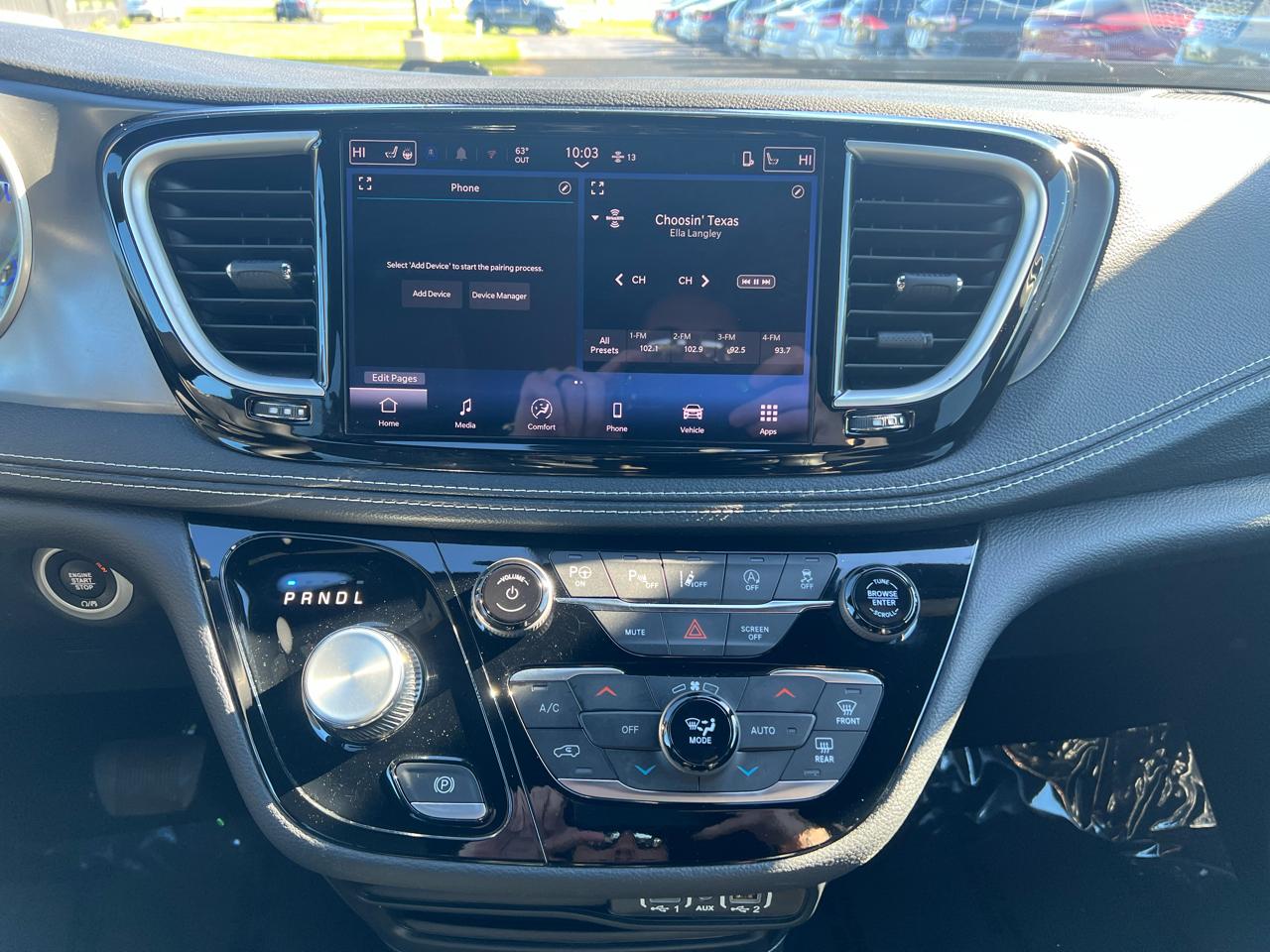 Chrysler Pacifica photo 17