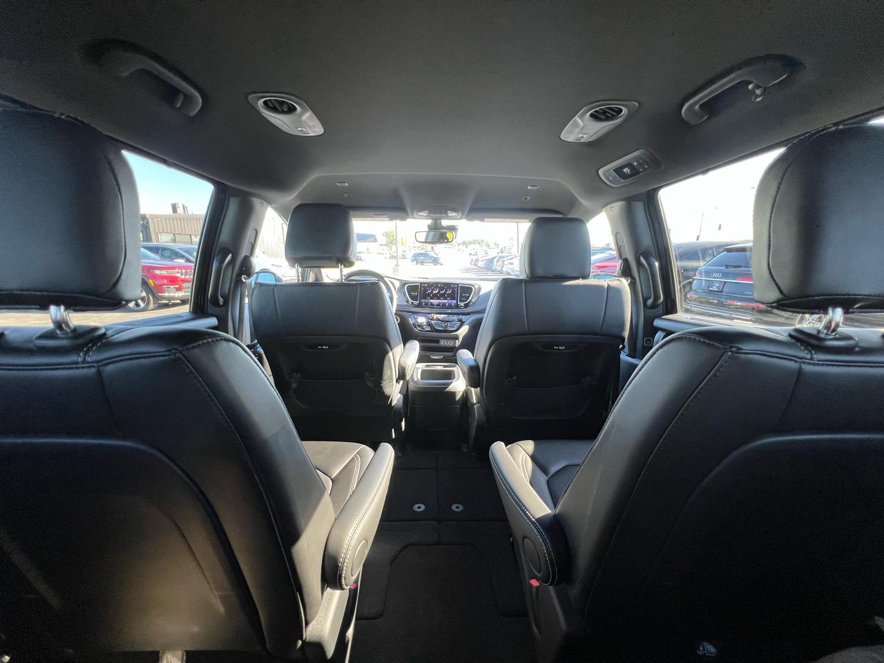 Chrysler Pacifica photo 19