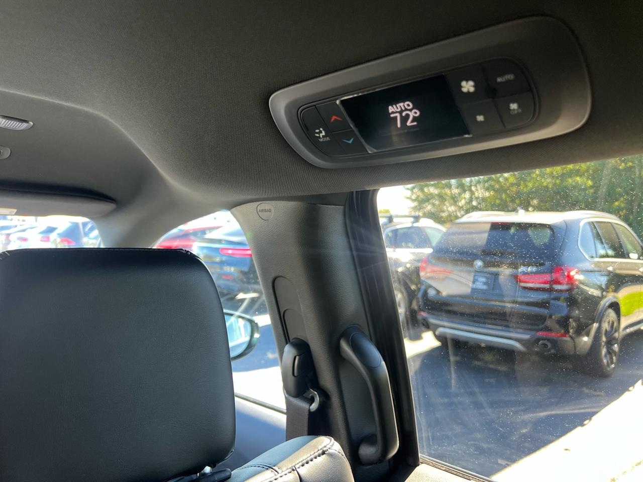 Chrysler Pacifica photo 20