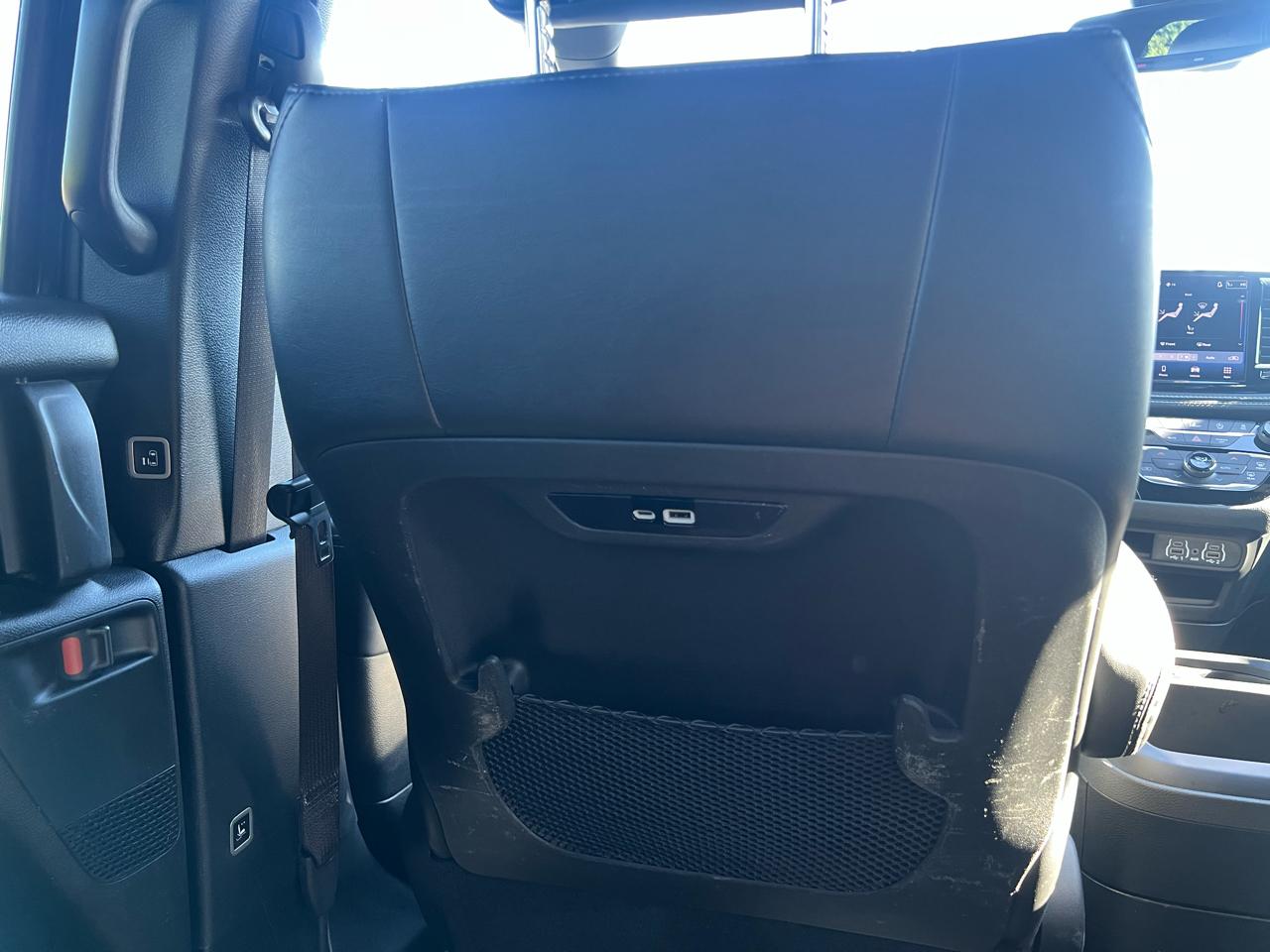 Chrysler Pacifica photo 21