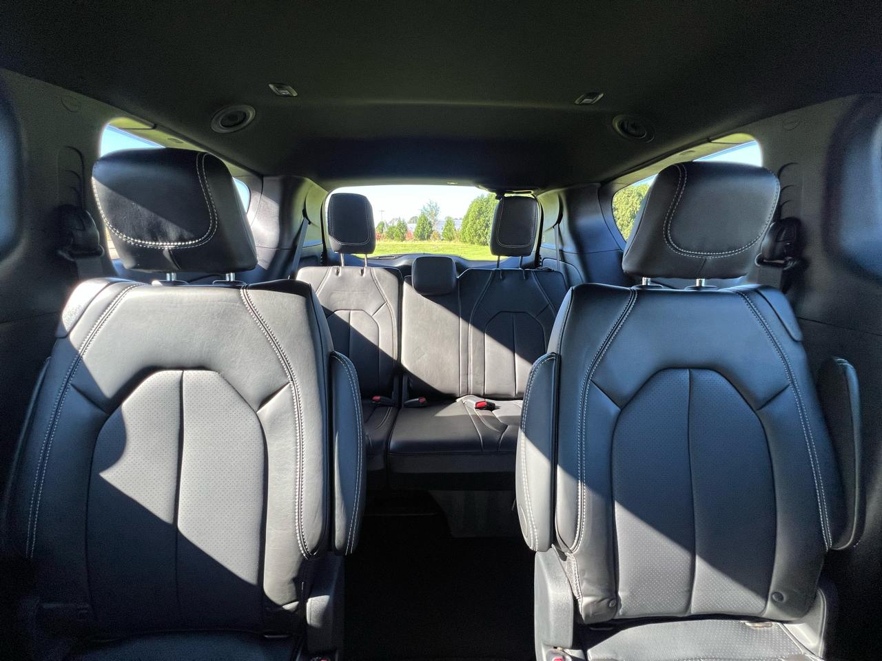 Chrysler Pacifica photo 22