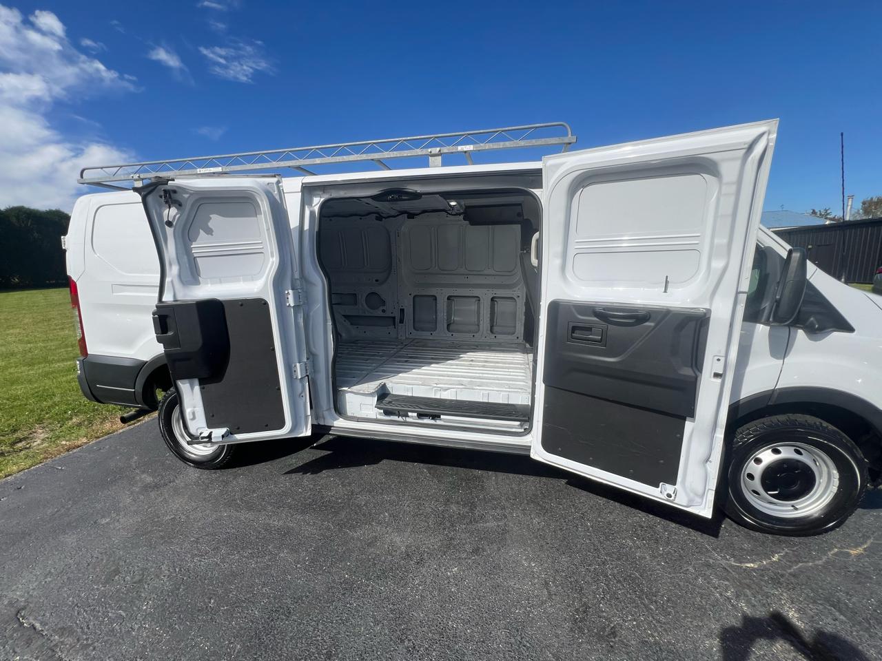 Ford Transit photo 5