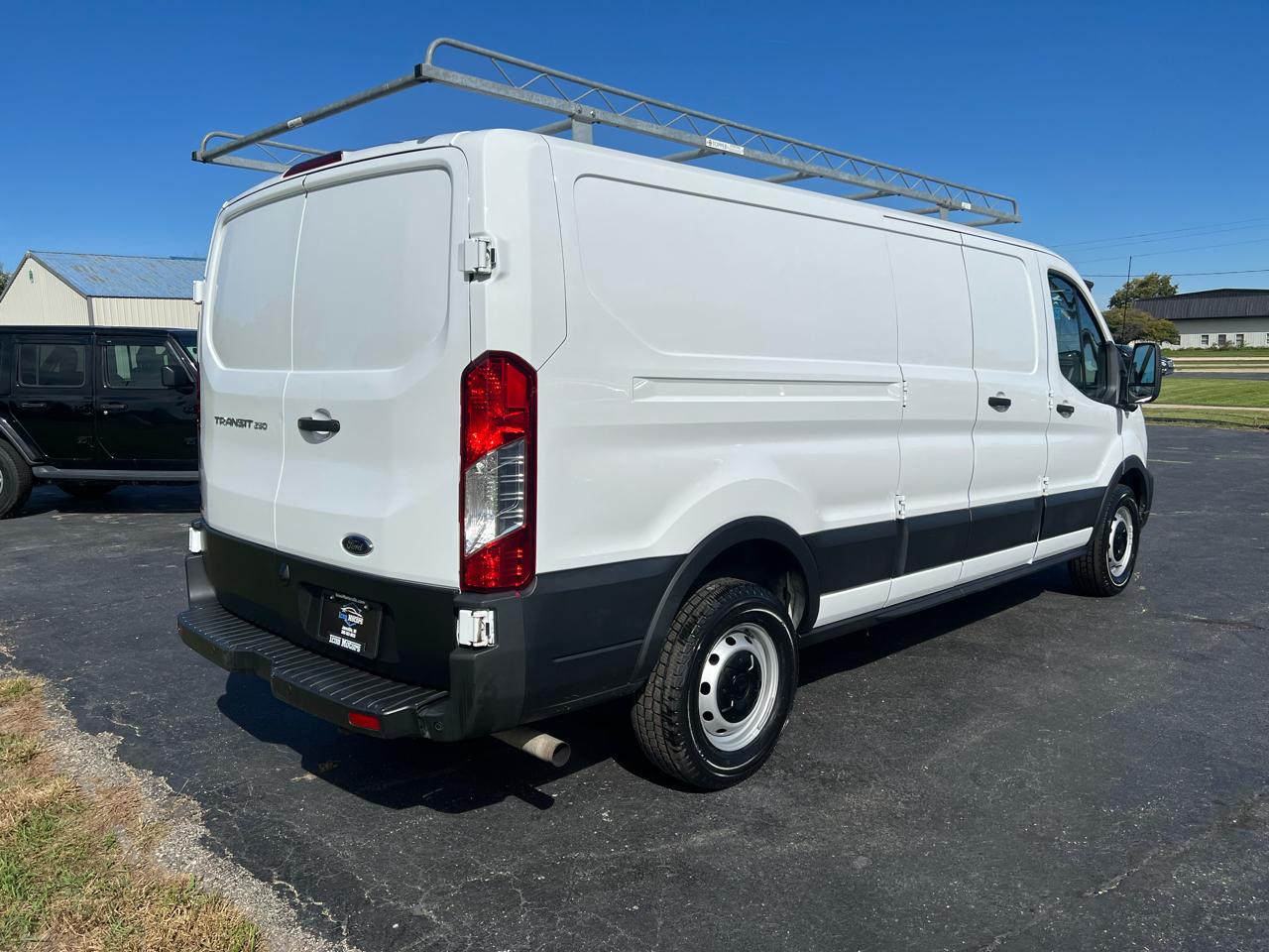 Ford Transit photo 6