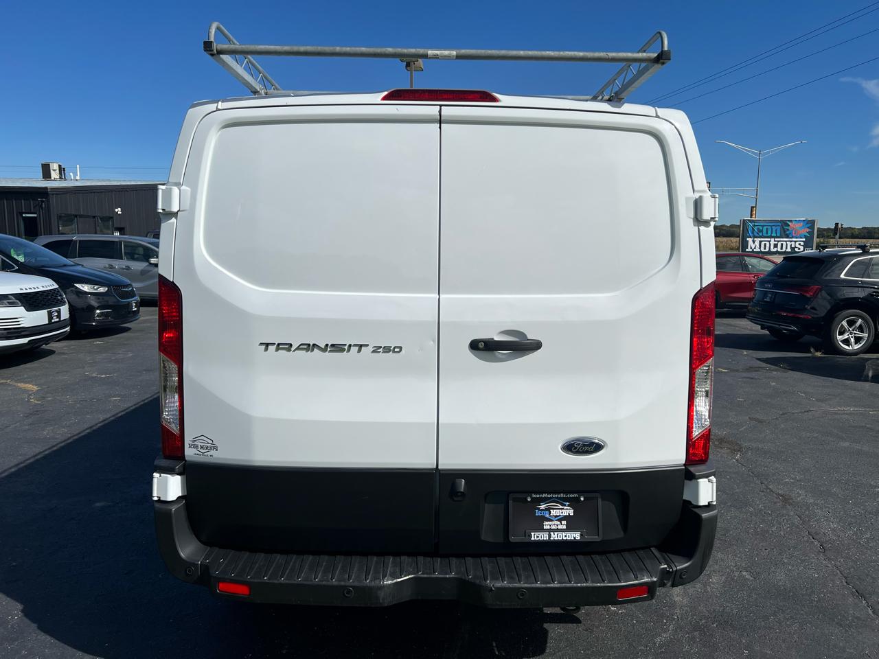 Ford Transit photo 7