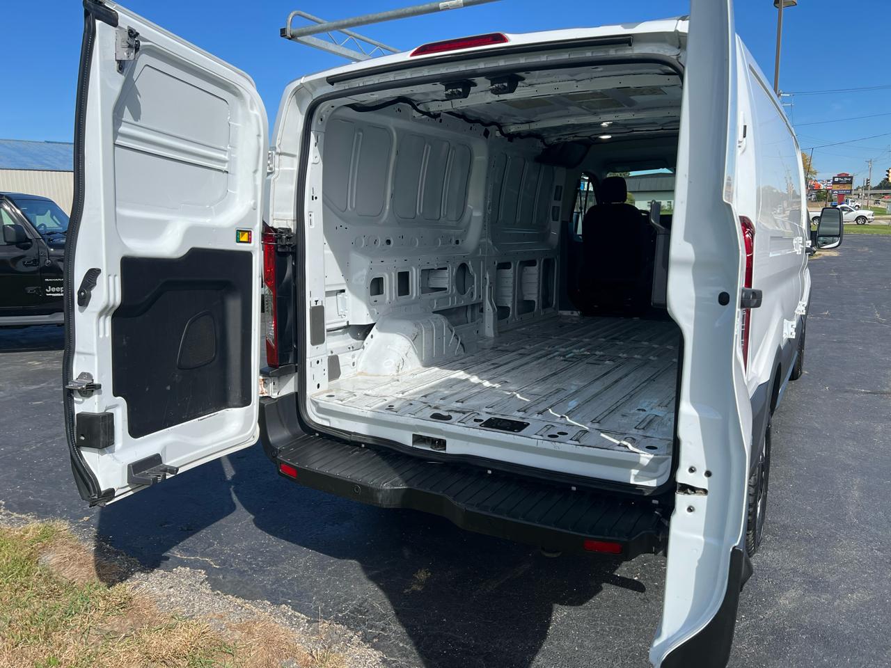 Ford Transit photo 8