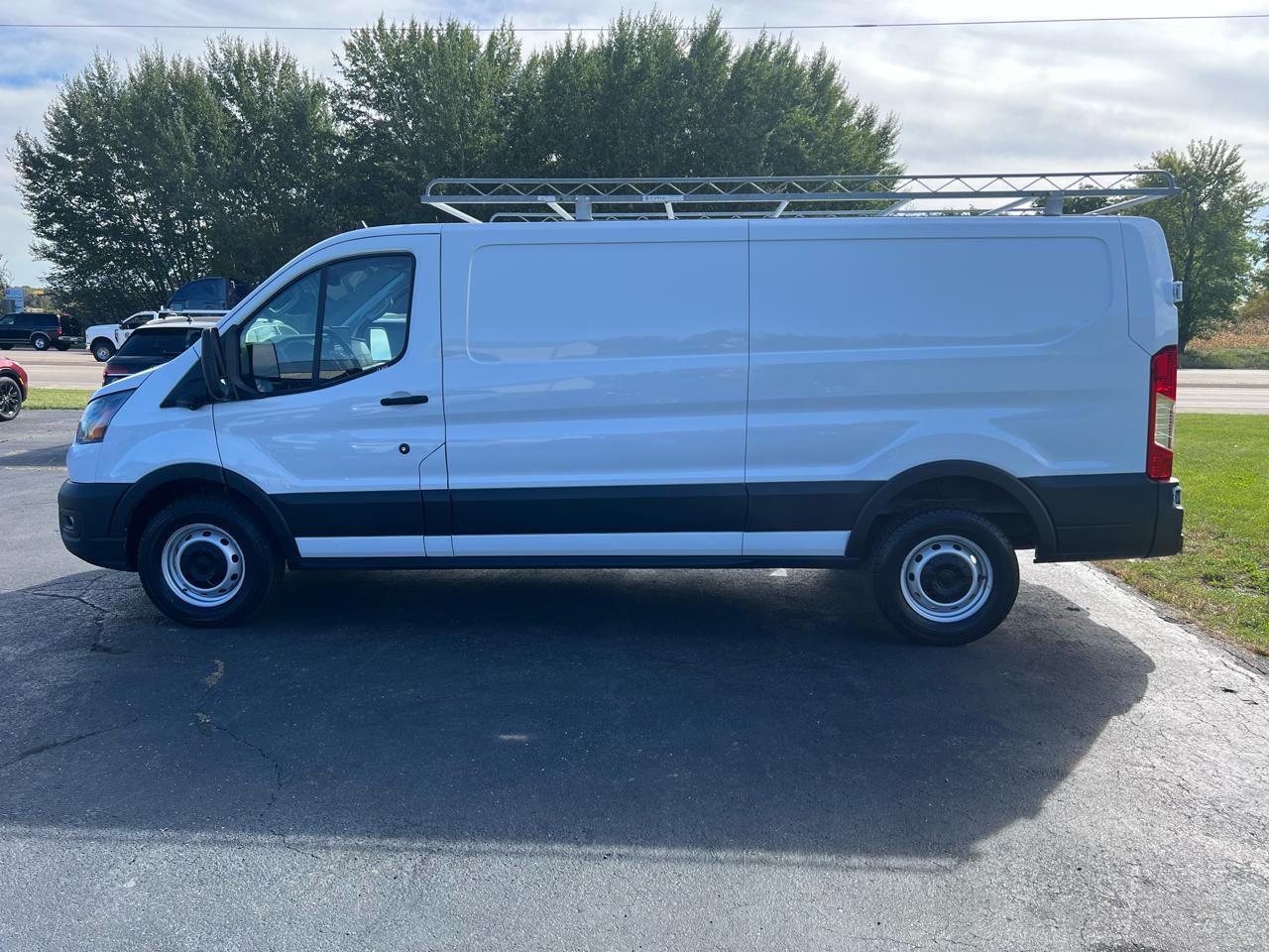 Ford Transit photo 11