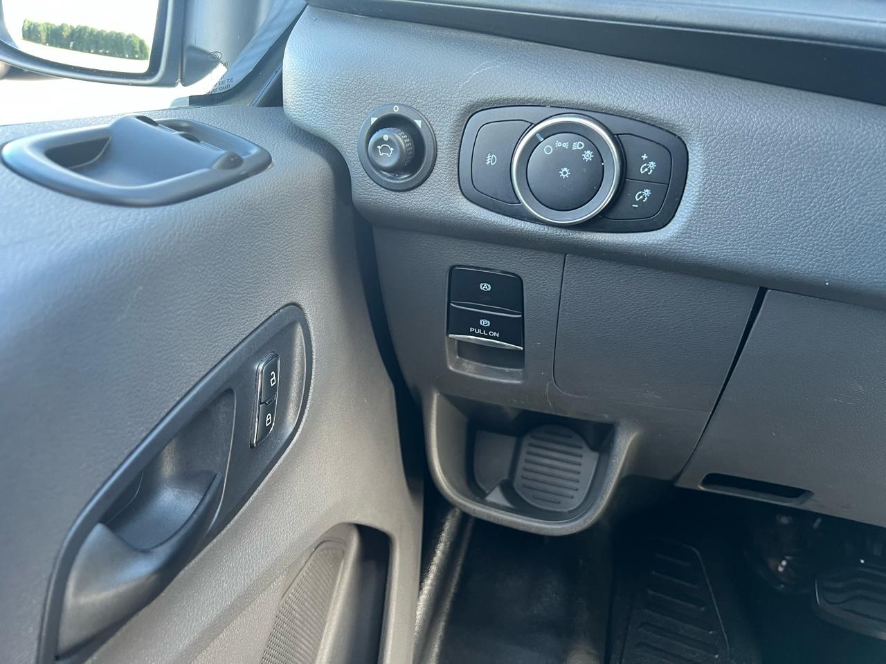Ford Transit photo 20