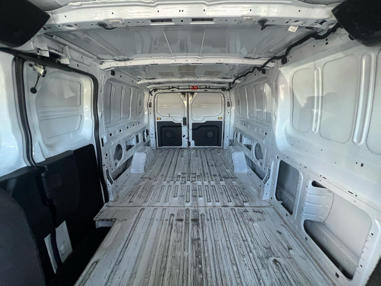 Ford Transit photo 21