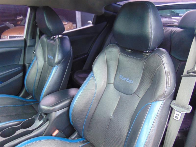 Hyundai Veloster  2013