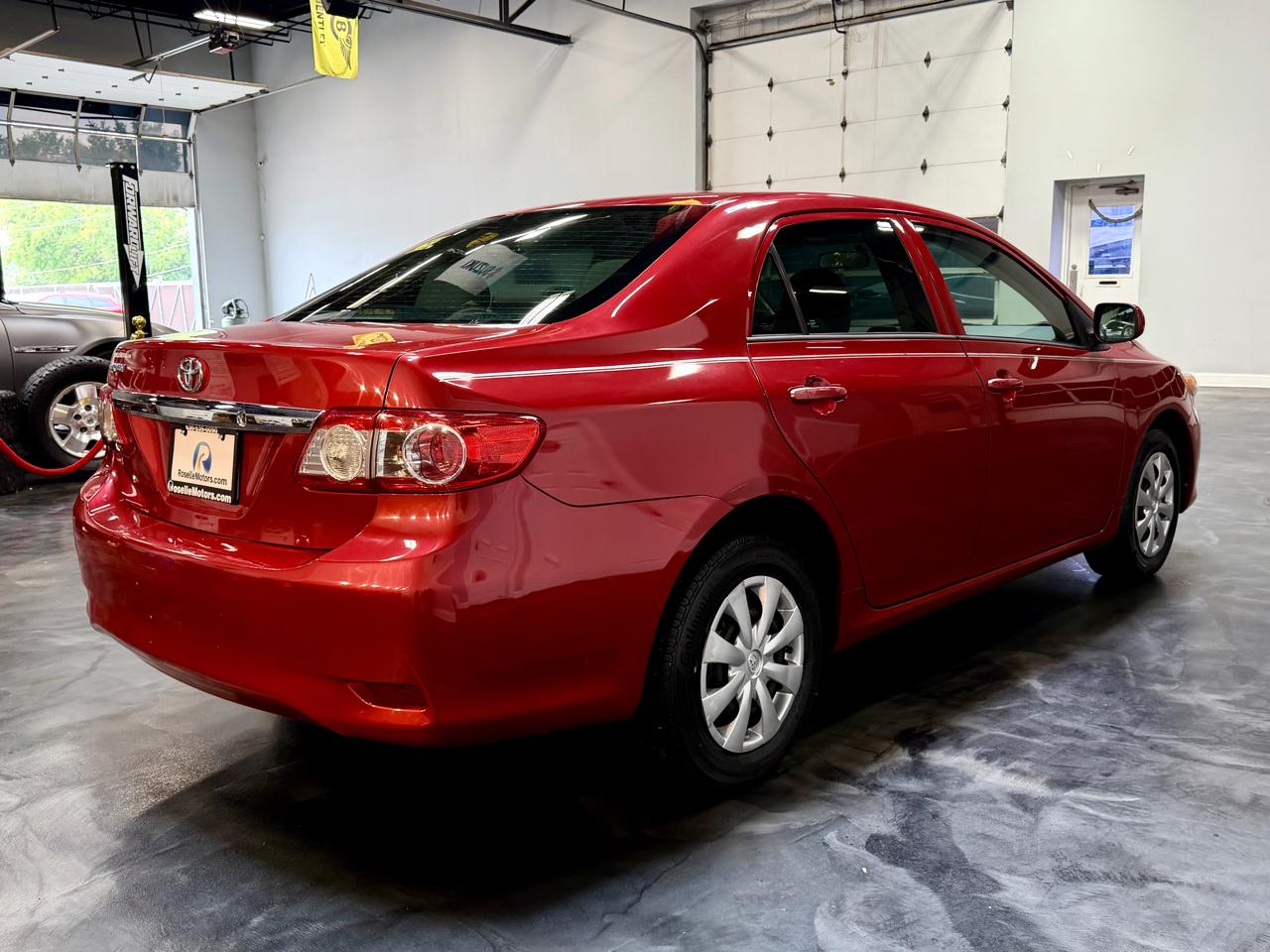 Toyota Corolla 4dr Sdn Auto LE Special Edition (Natl) 2013