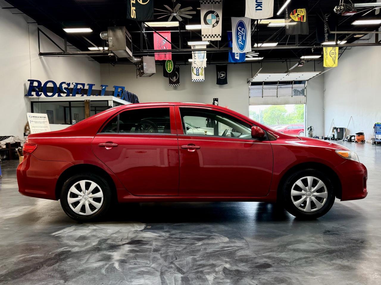 Toyota Corolla 4dr Sdn Auto LE Special Edition (Natl) 2013