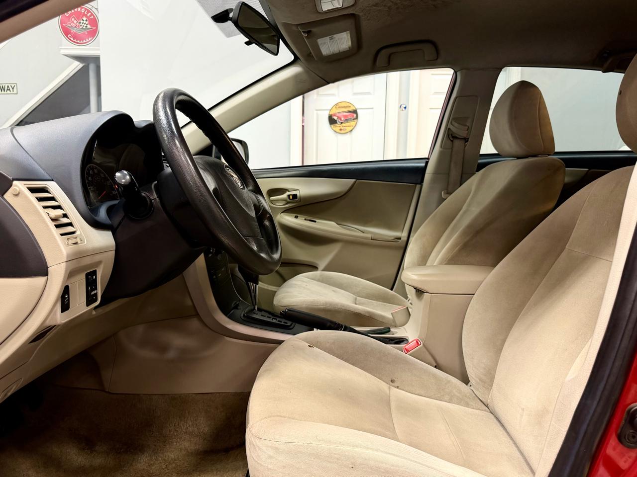 Toyota Corolla 4dr Sdn Auto LE Special Edition (Natl) 2013