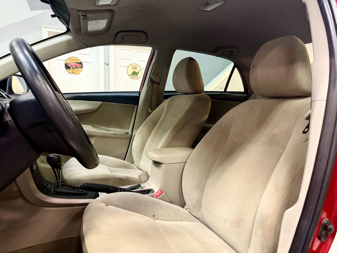 Toyota Corolla 4dr Sdn Auto LE Special Edition (Natl) 2013