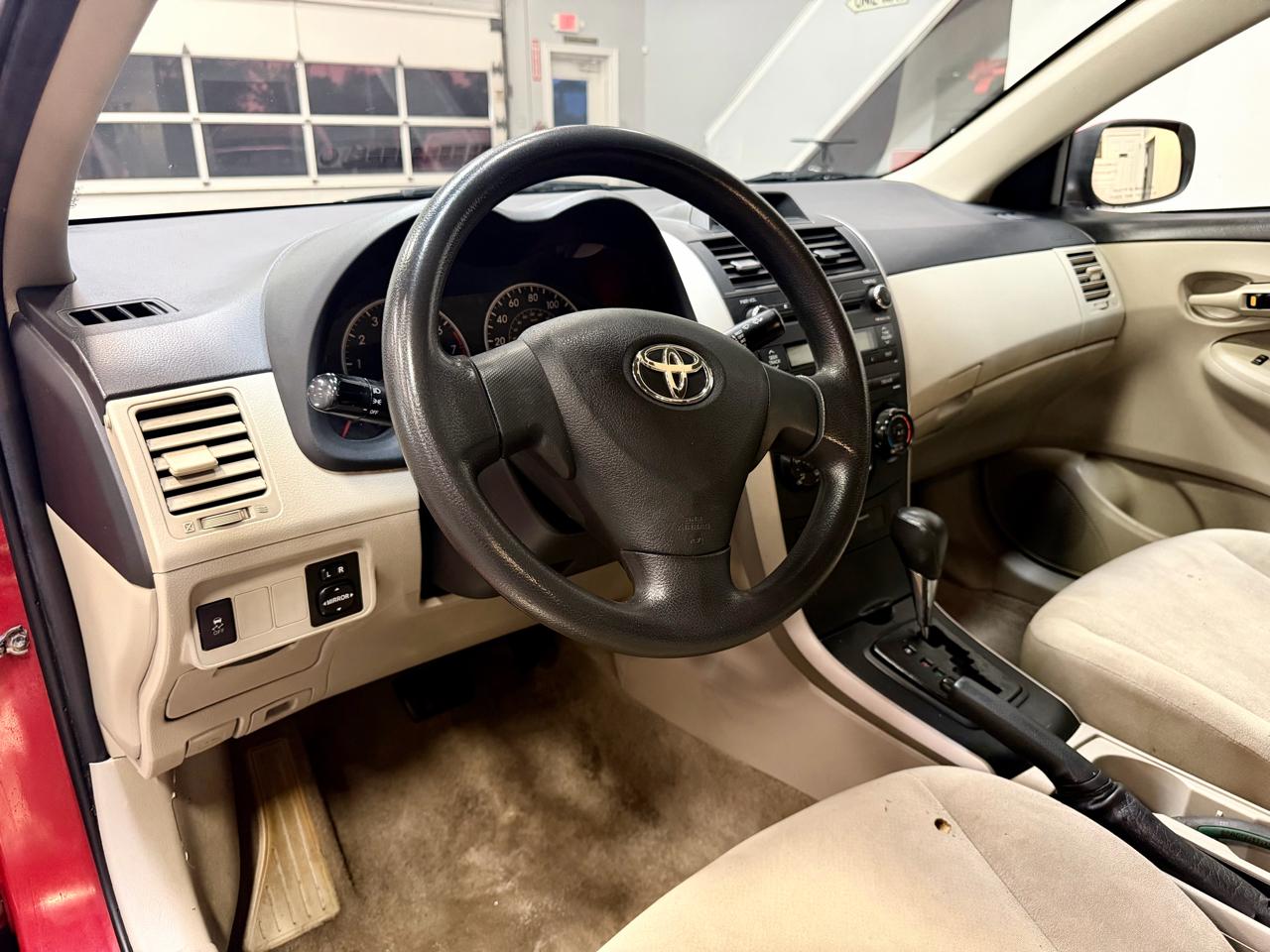 Toyota Corolla 4dr Sdn Auto LE Special Edition (Natl) 2013