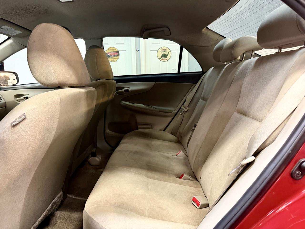 Toyota Corolla 4dr Sdn Auto LE Special Edition (Natl) 2013