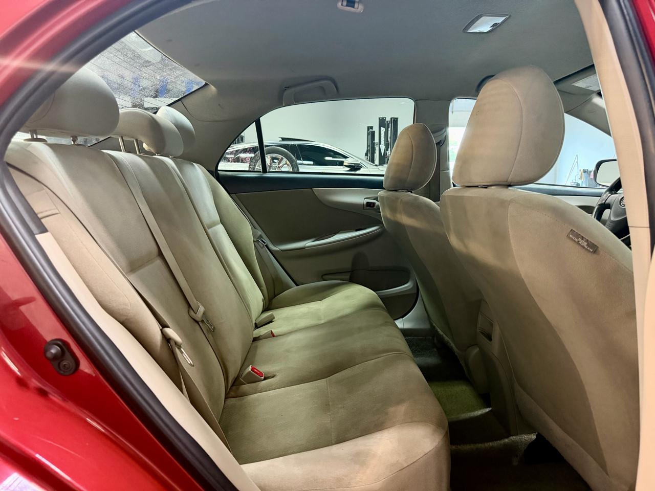 Toyota Corolla 4dr Sdn Auto LE Special Edition (Natl) 2013