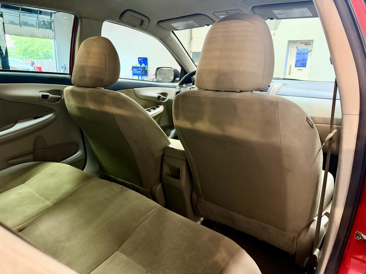 Toyota Corolla 4dr Sdn Auto LE Special Edition (Natl) 2013