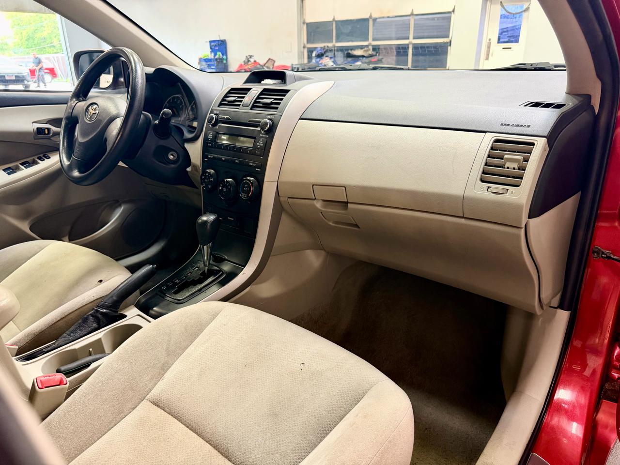 Toyota Corolla 4dr Sdn Auto LE Special Edition (Natl) 2013