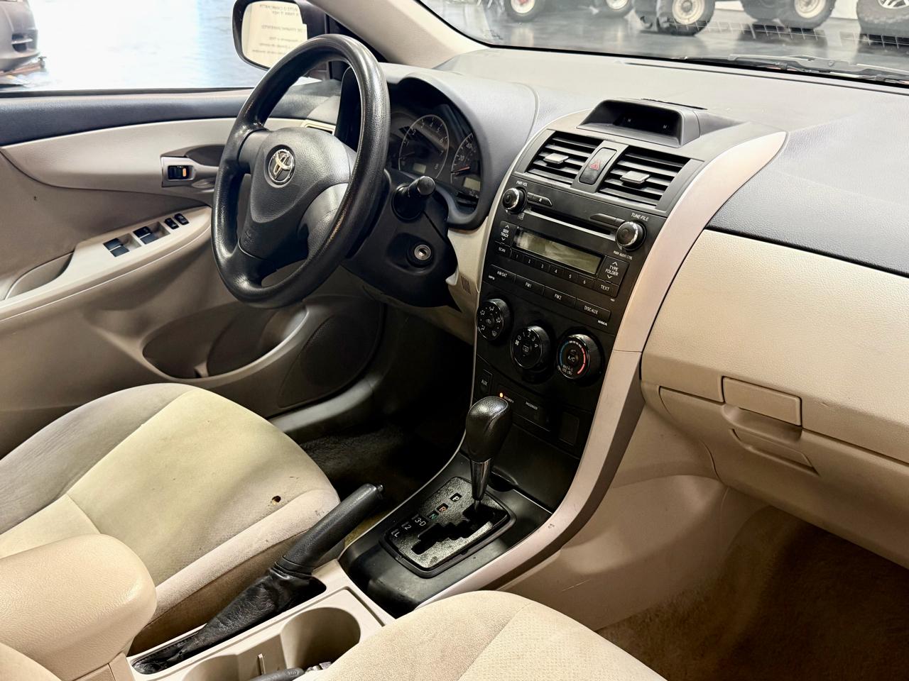 Toyota Corolla 4dr Sdn Auto LE Special Edition (Natl) 2013