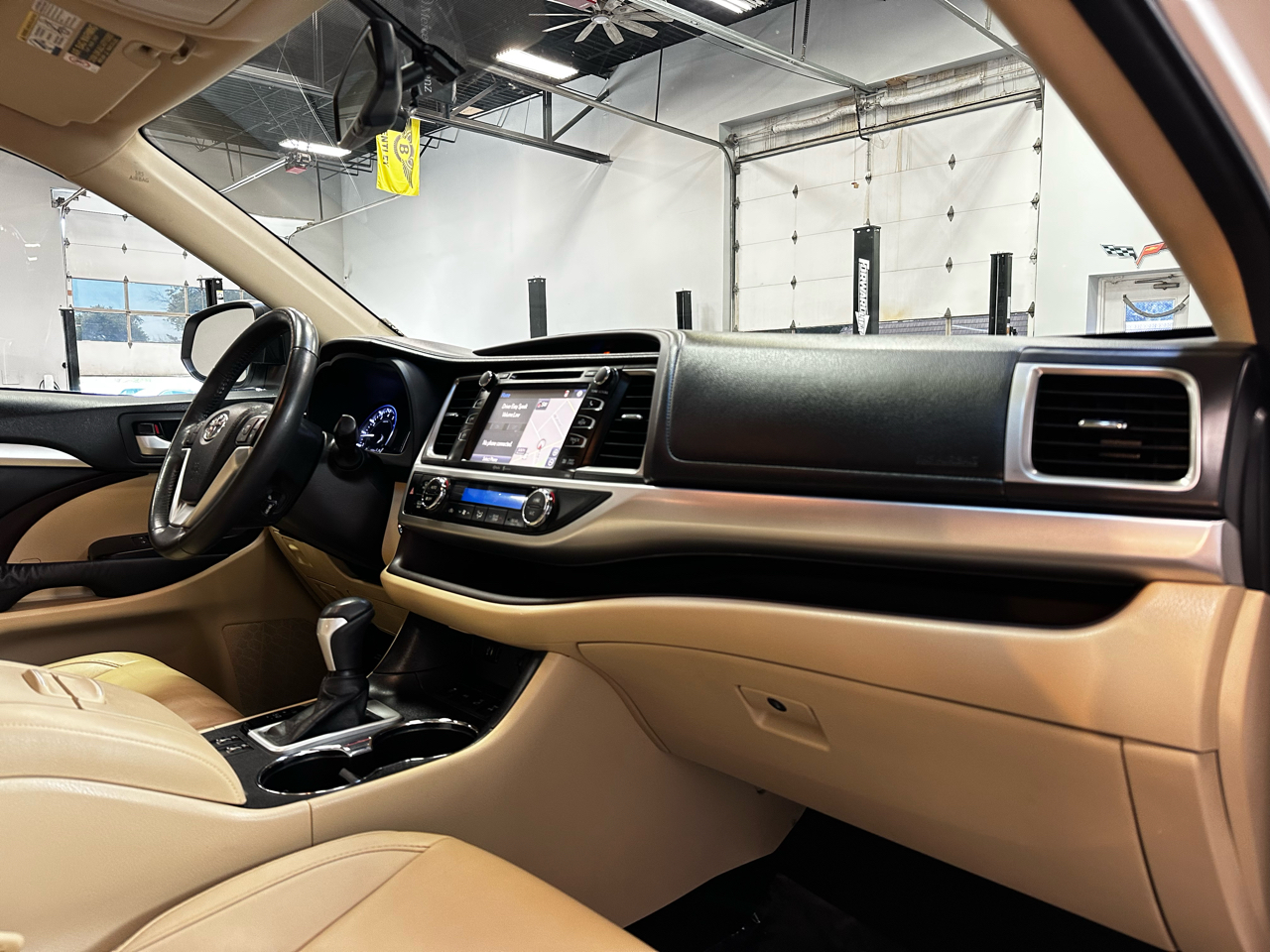 2015 Toyota Highlander XLE photo 28