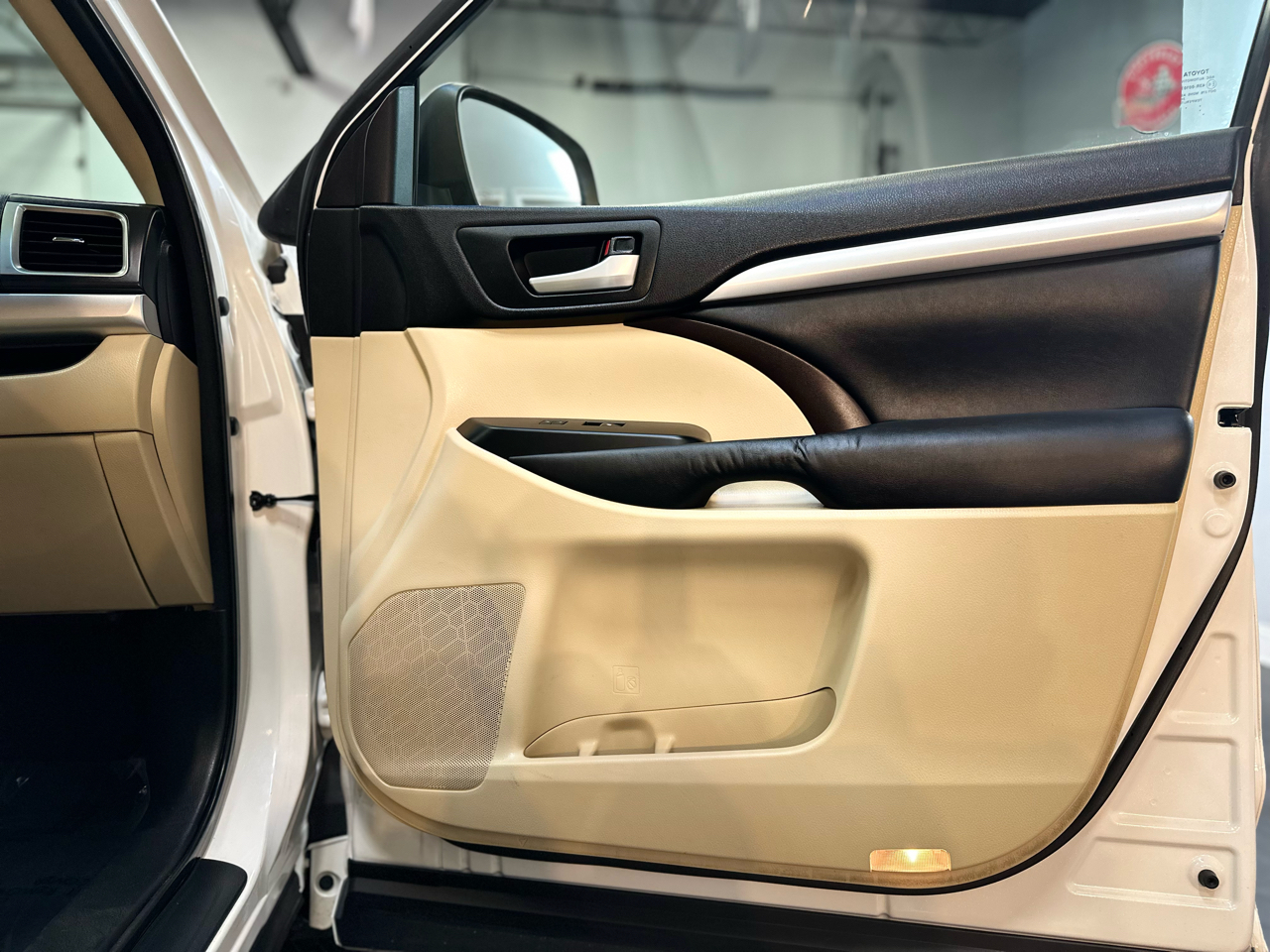 2015 Toyota Highlander XLE photo 29