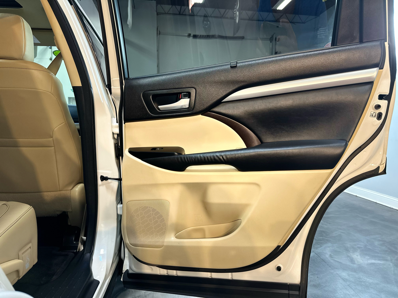 2015 Toyota Highlander XLE photo 23