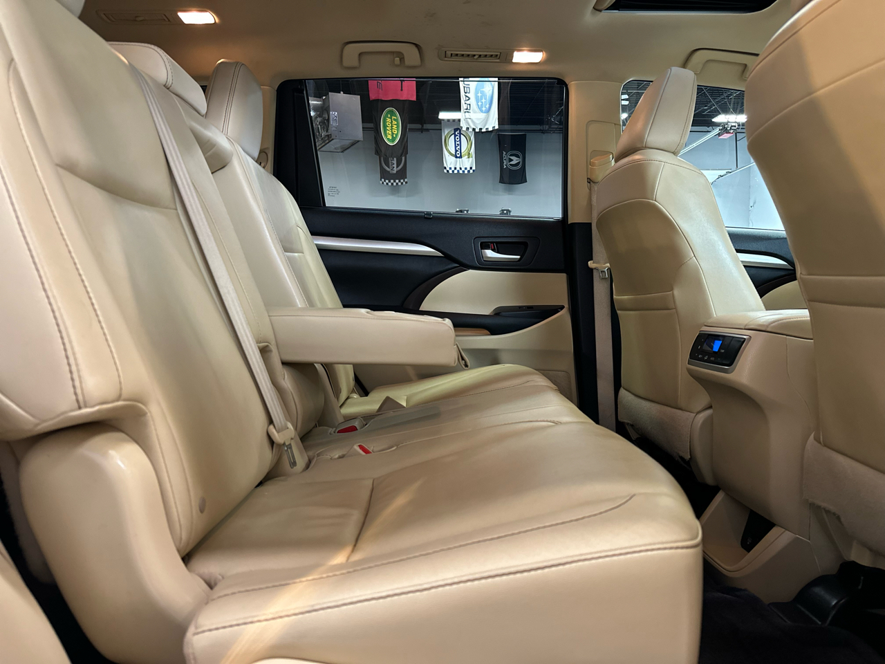 2015 Toyota Highlander XLE photo 21