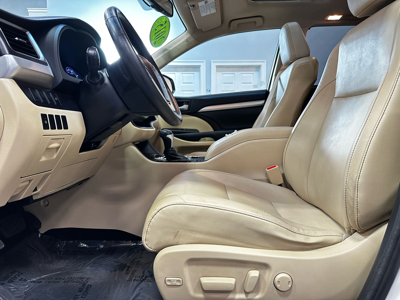 2015 Toyota Highlander XLE photo 13