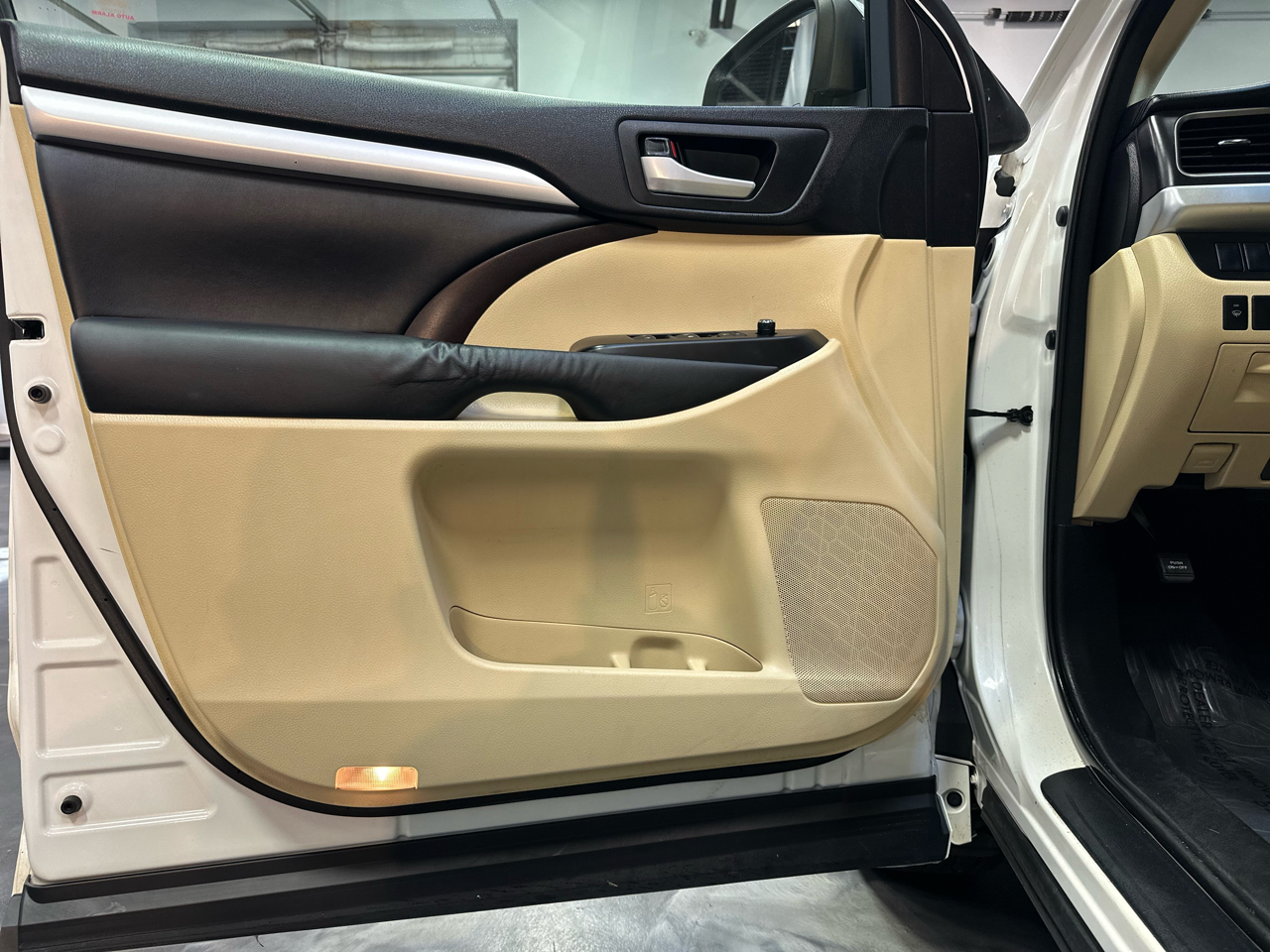 2015 Toyota Highlander XLE photo 11