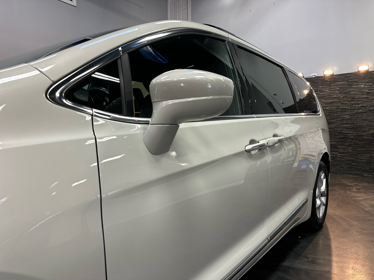 2019 Chrysler Pacifica Touring L 35th Anniversary photo 28