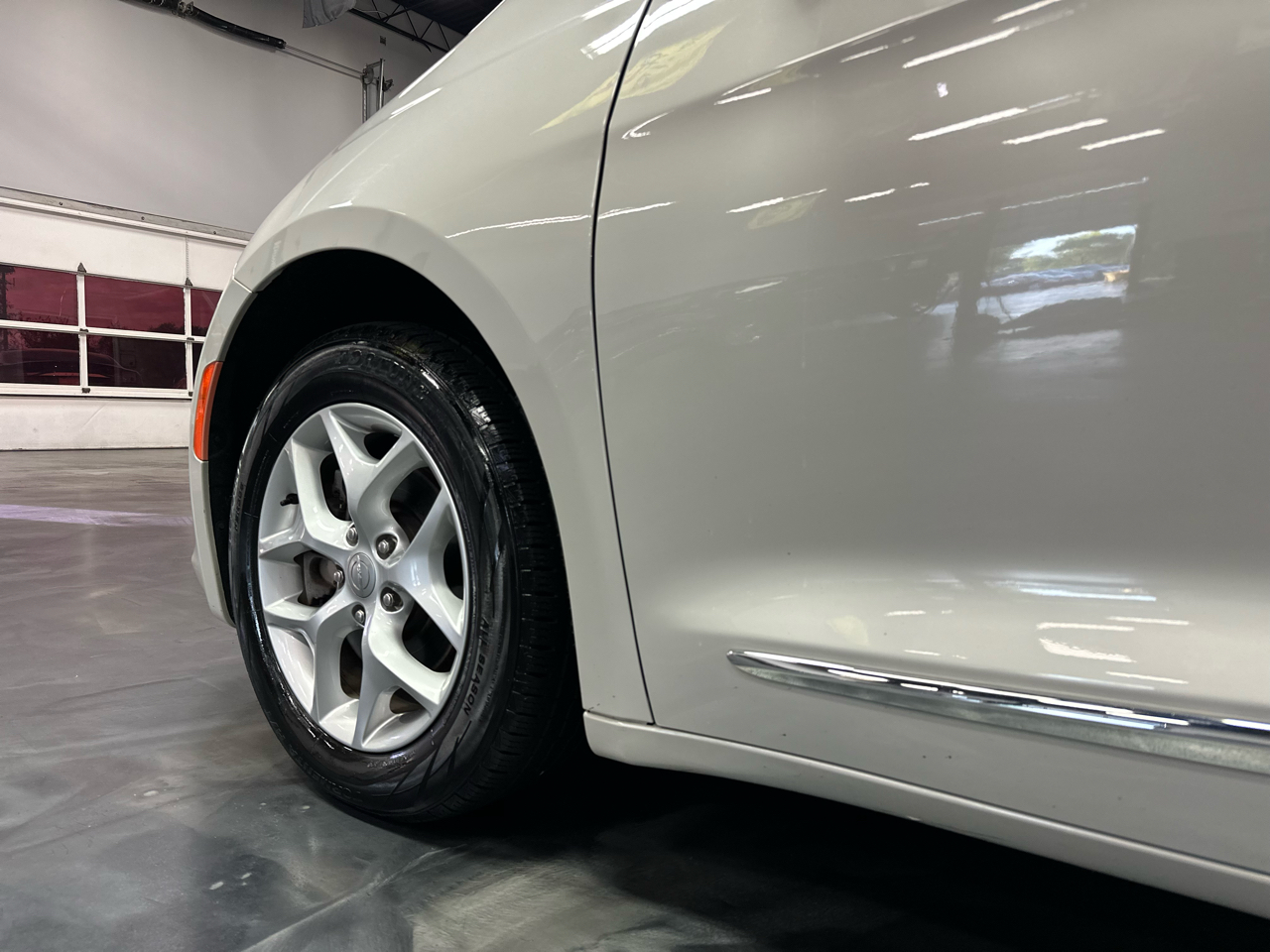 2019 Chrysler Pacifica Touring L 35th Anniversary photo 10
