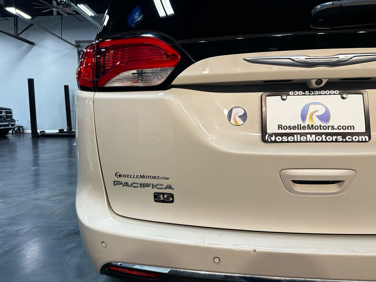 2019 Chrysler Pacifica Touring L 35th Anniversary photo 30