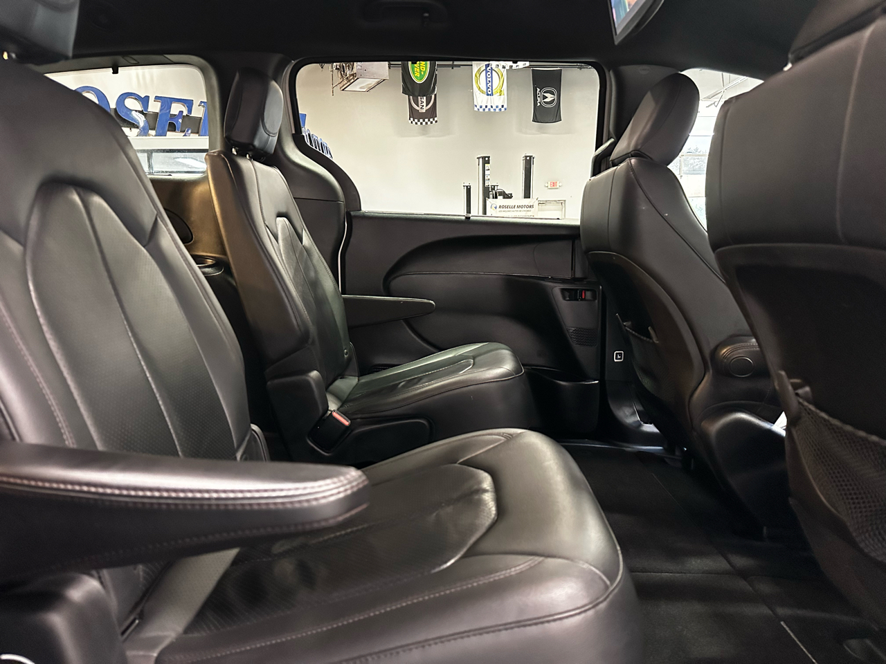 2019 Chrysler Pacifica Touring L 35th Anniversary photo 21