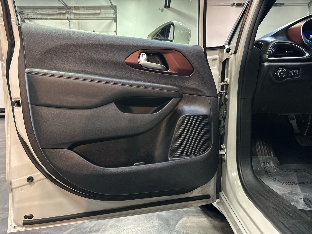 2019 Chrysler Pacifica Touring L 35th Anniversary photo 11