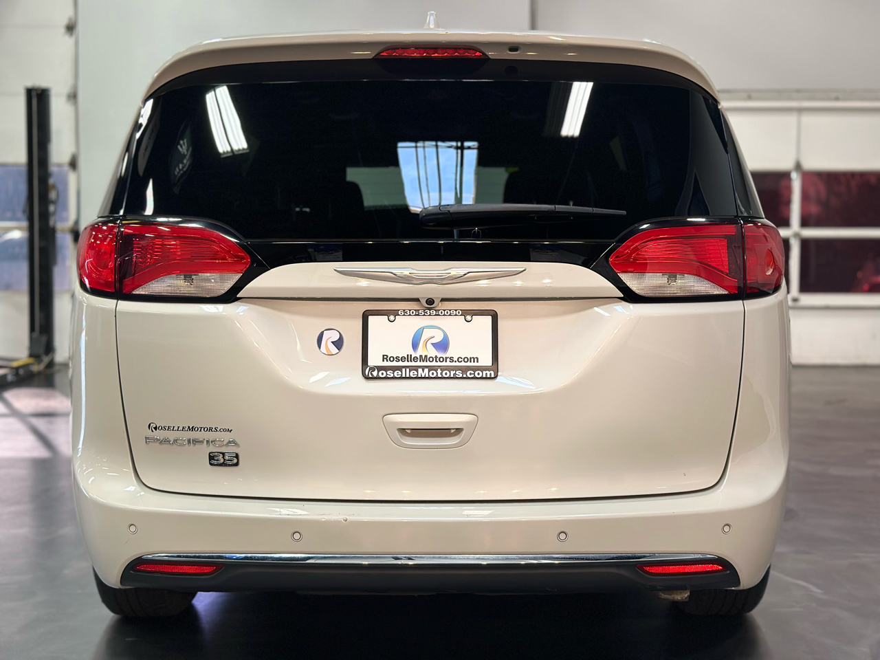 2019 Chrysler Pacifica Touring L 35th Anniversary photo 4