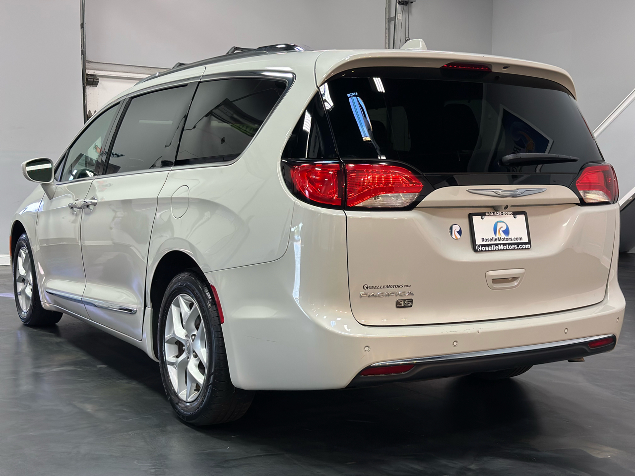 2019 Chrysler Pacifica Touring L 35th Anniversary photo 3
