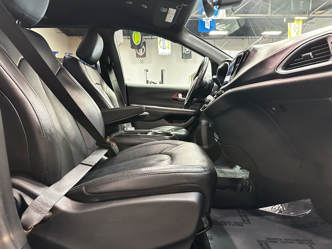 2019 Chrysler Pacifica Touring L 35th Anniversary photo 25