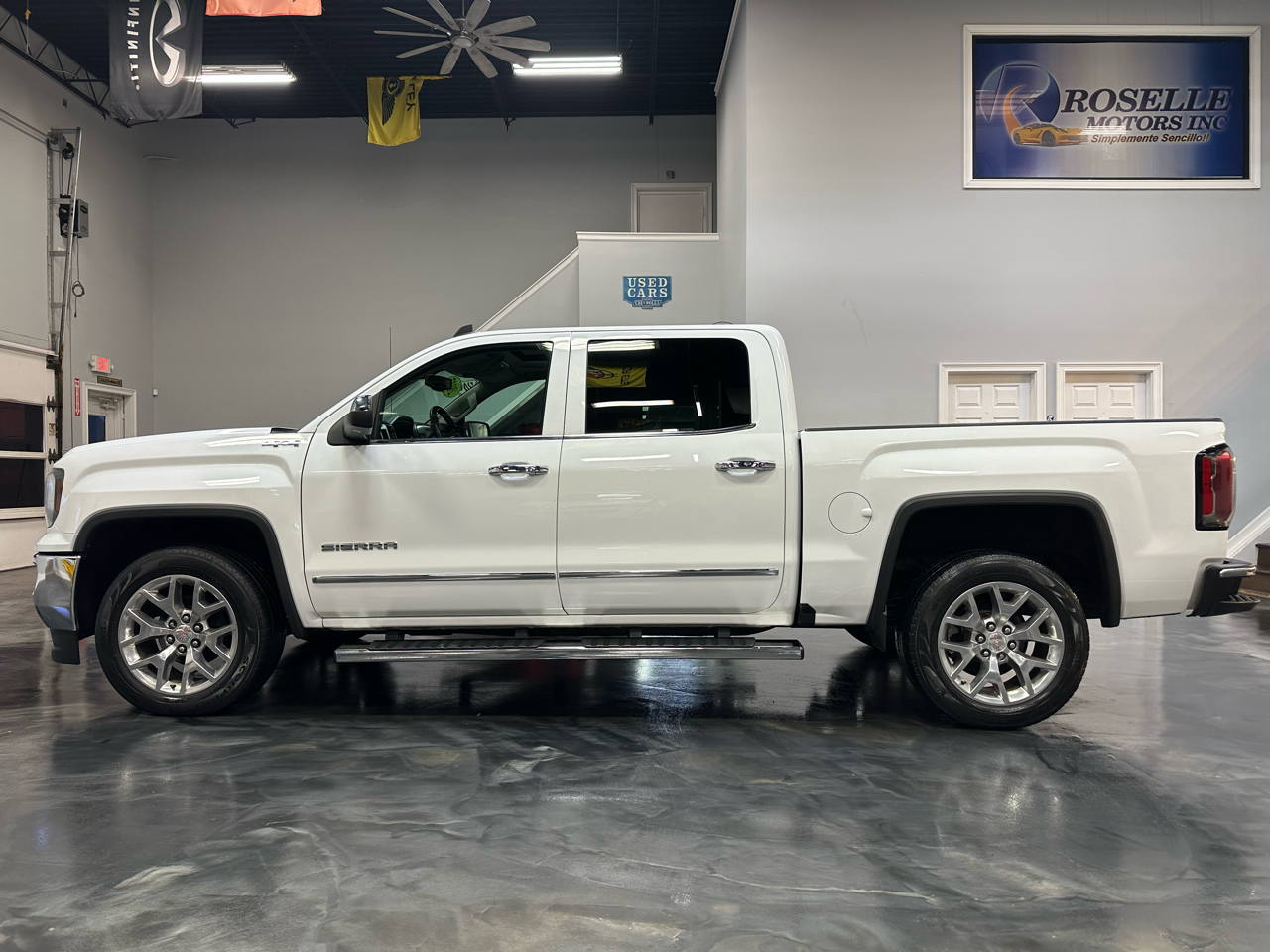 GMC Sierra 1500 4WD Crew Cab 143.5" SLT 2017