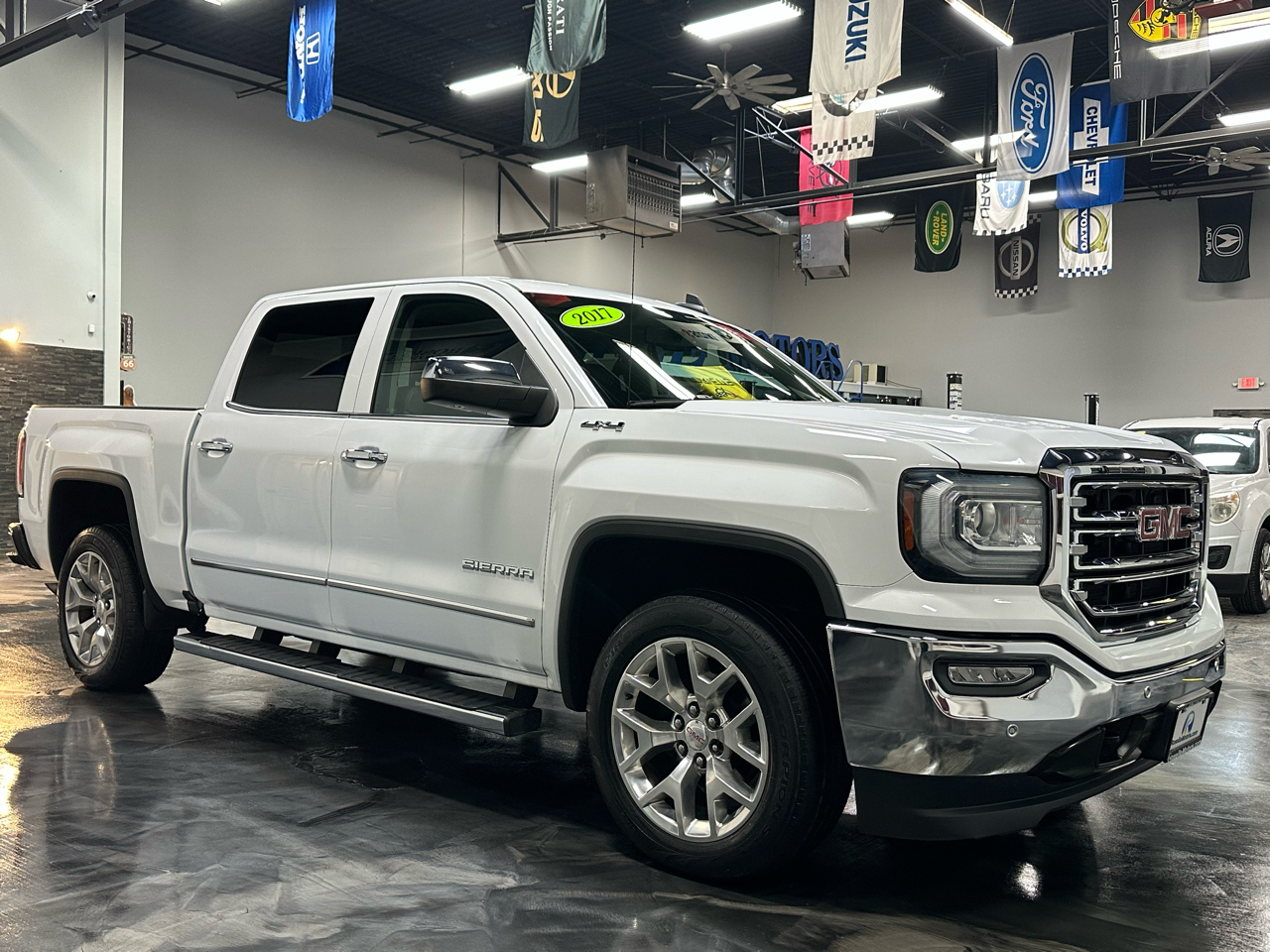 GMC Sierra 1500 4WD Crew Cab 143.5" SLT 2017