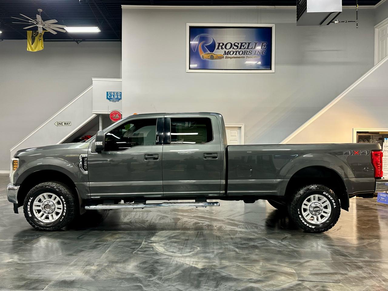 Ford Super Duty F-350 SRW XLT 4WD Crew Cab 8' Box 2019