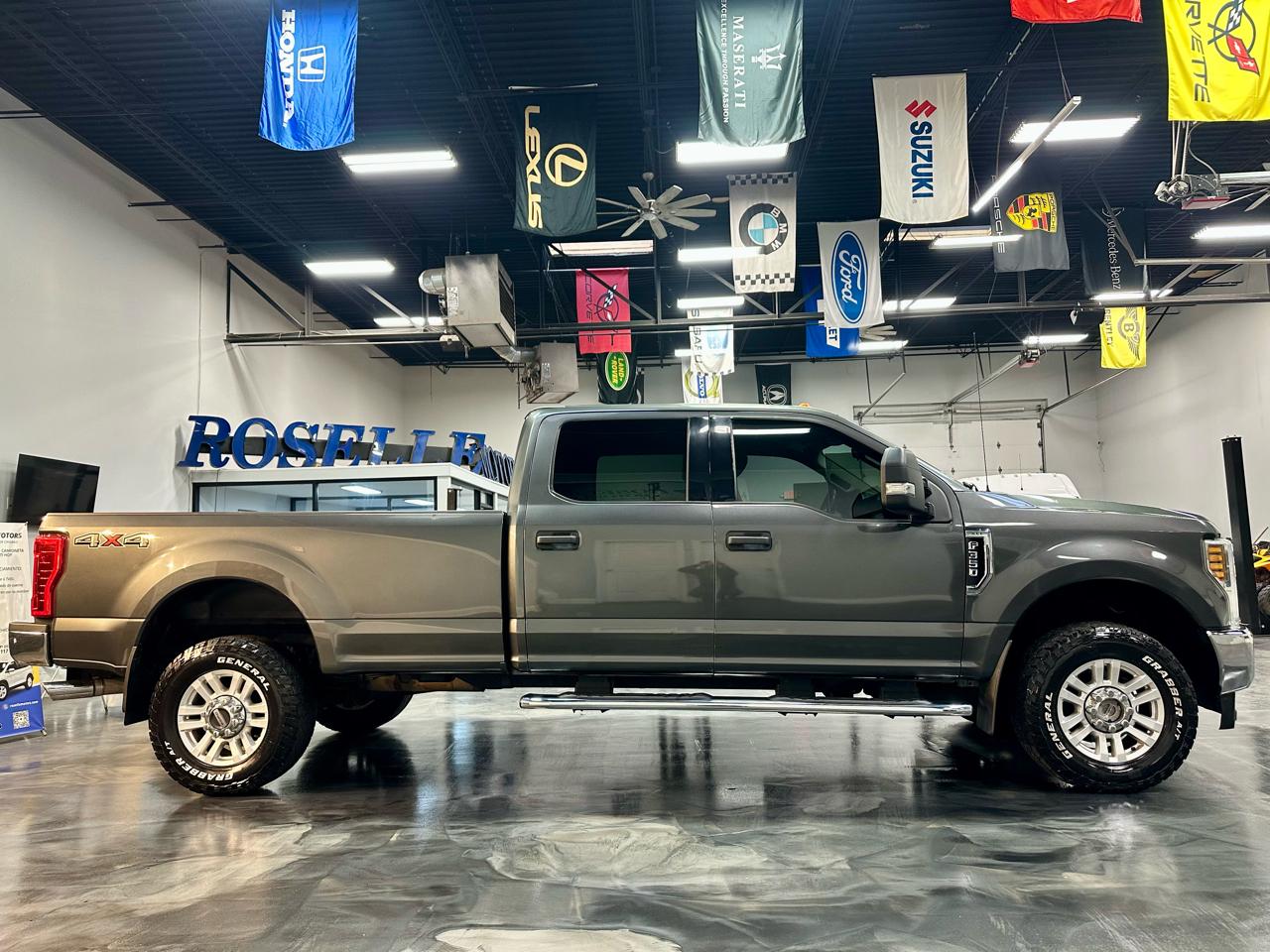 Ford Super Duty F-350 SRW XLT 4WD Crew Cab 8' Box 2019