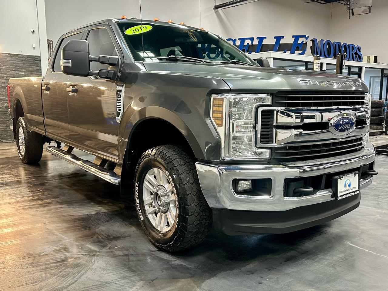 Ford Super Duty F-350 SRW XLT 4WD Crew Cab 8' Box 2019