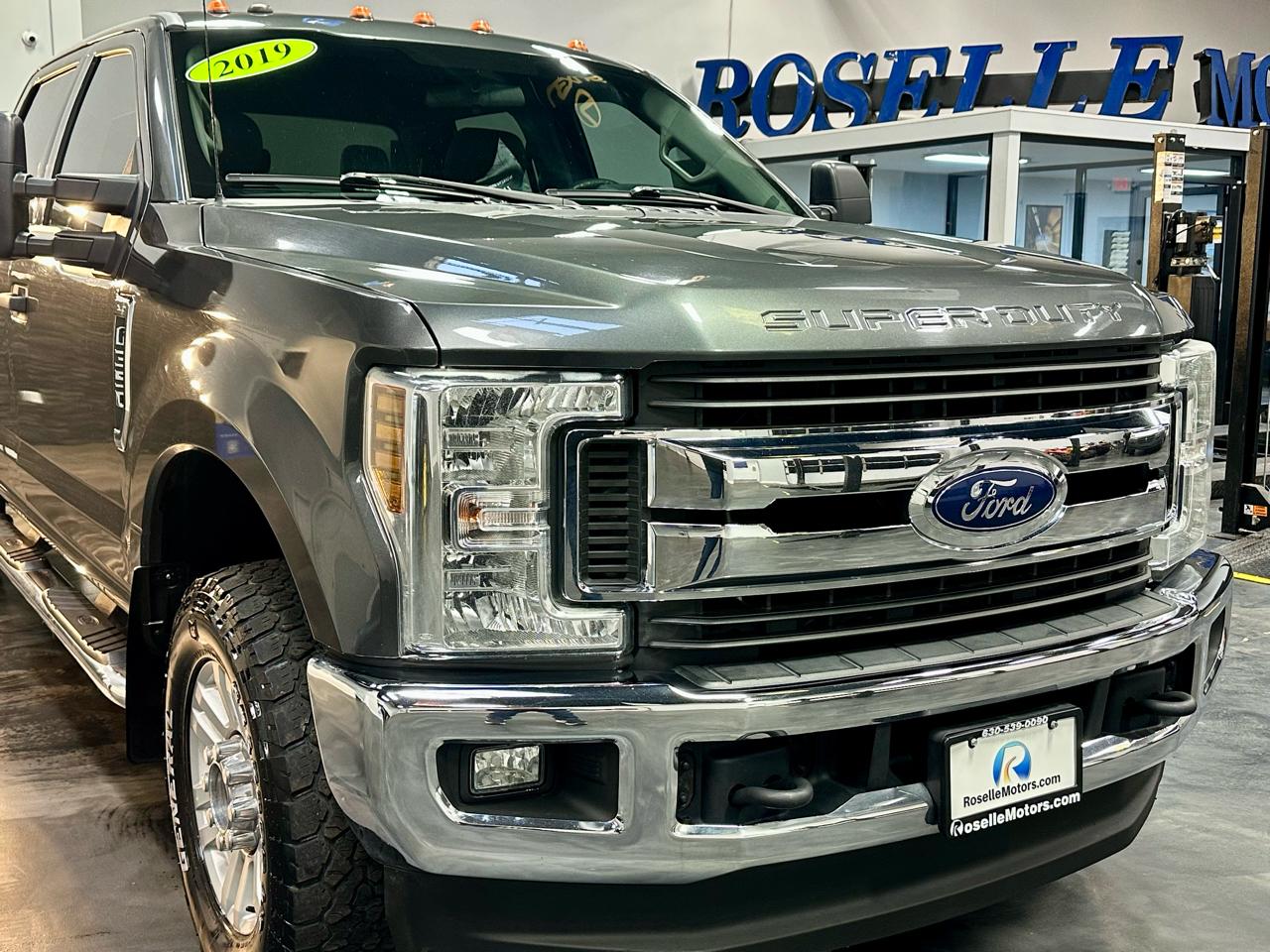 Ford Super Duty F-350 SRW XLT 4WD Crew Cab 8' Box 2019