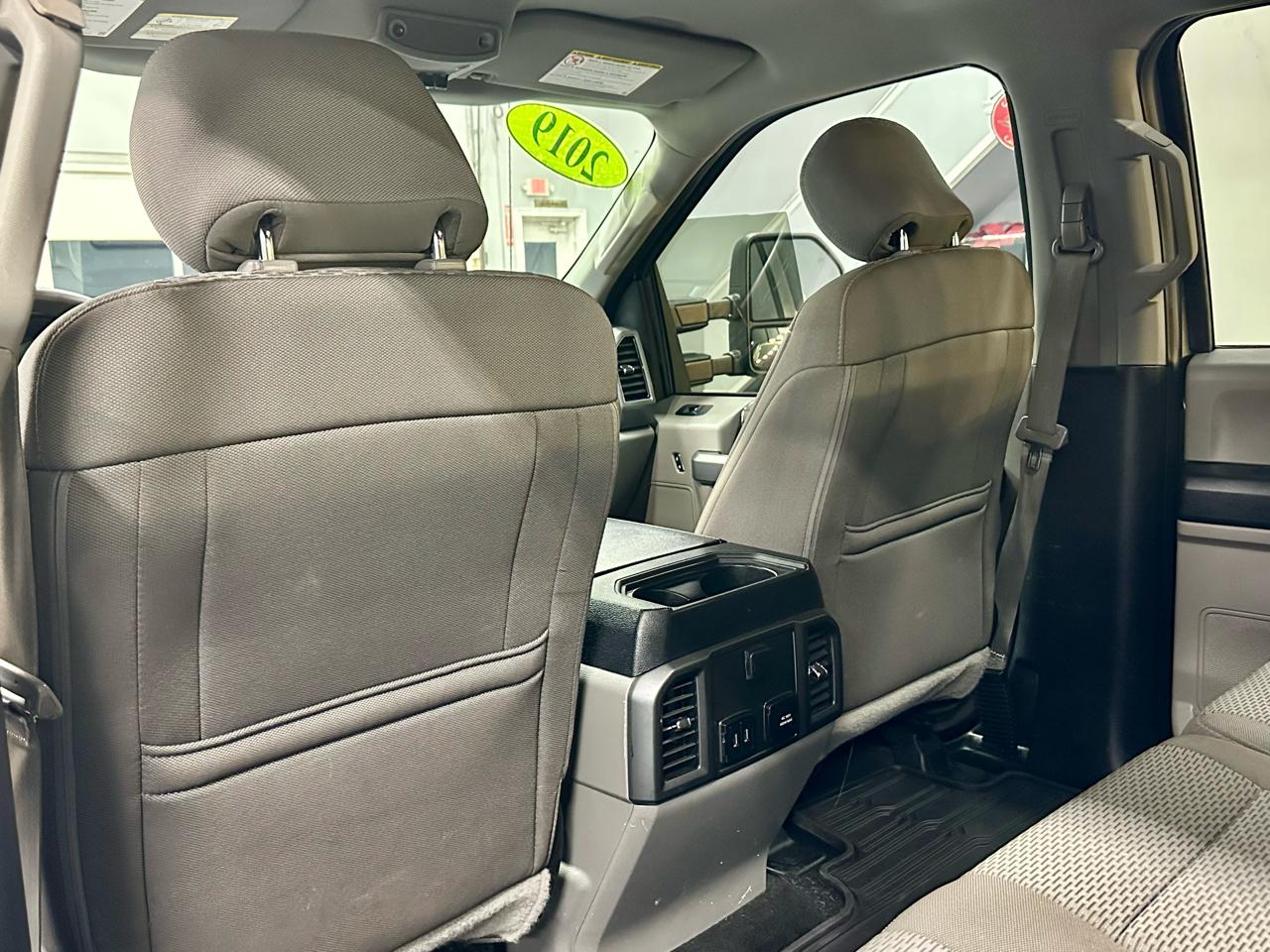 Ford Super Duty F-350 SRW XLT 4WD Crew Cab 8' Box 2019