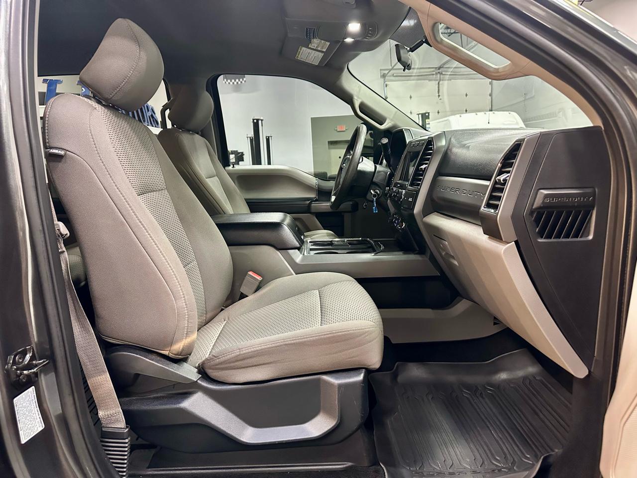 Ford Super Duty F-350 SRW XLT 4WD Crew Cab 8' Box 2019