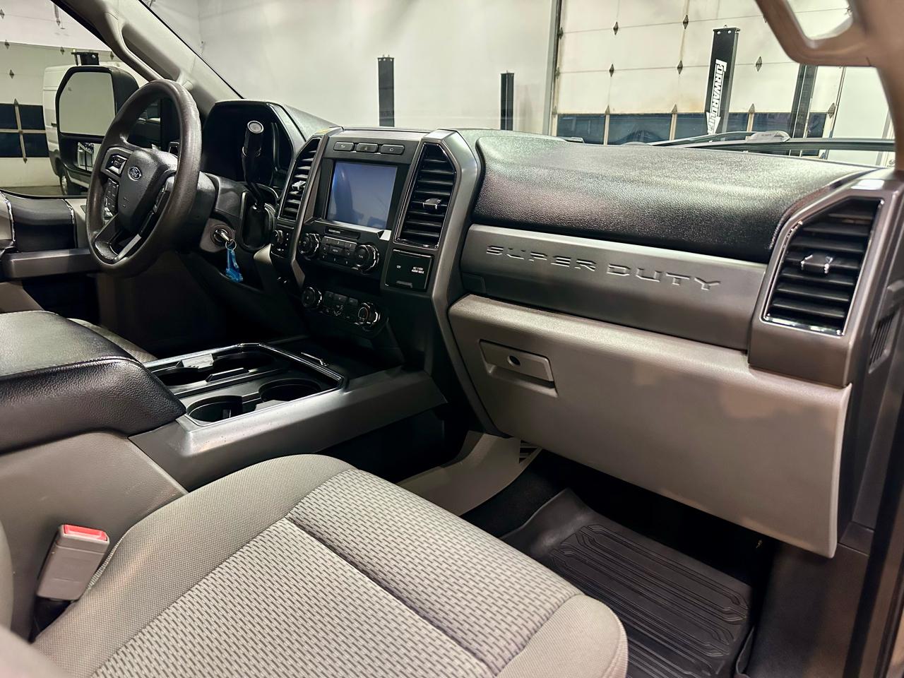 Ford Super Duty F-350 SRW XLT 4WD Crew Cab 8' Box 2019