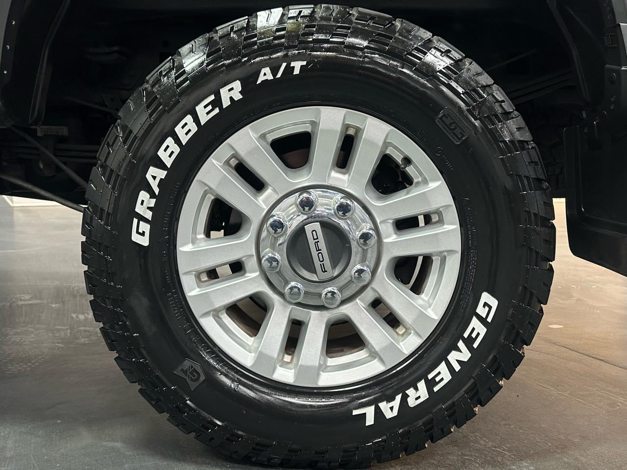 Ford Super Duty F-350 SRW XLT 4WD Crew Cab 8' Box 2019